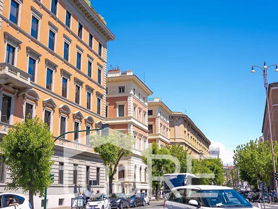 Immagine 6 di Appartamento in vendita  in Piazza Adriana a Roma
