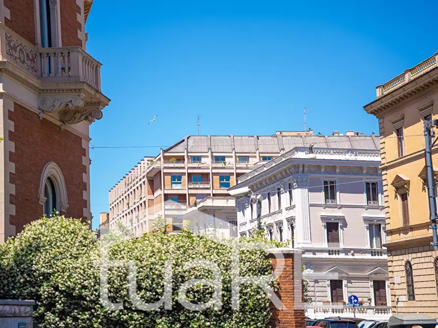 Immagine 9 di Appartamento in vendita  in Piazza Adriana a Roma
