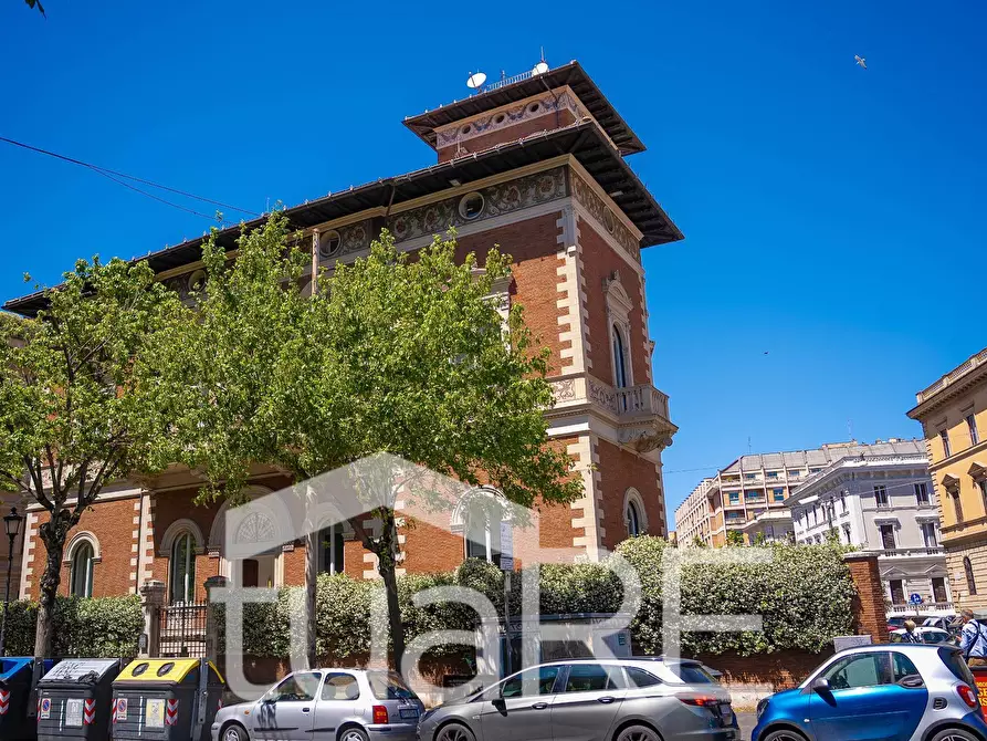 Immagine 10 di Appartamento in vendita  in Piazza Adriana a Roma