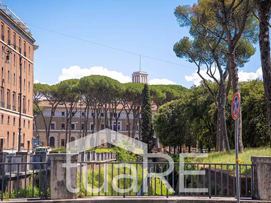 Immagine 14 di Appartamento in vendita  in Piazza Adriana a Roma