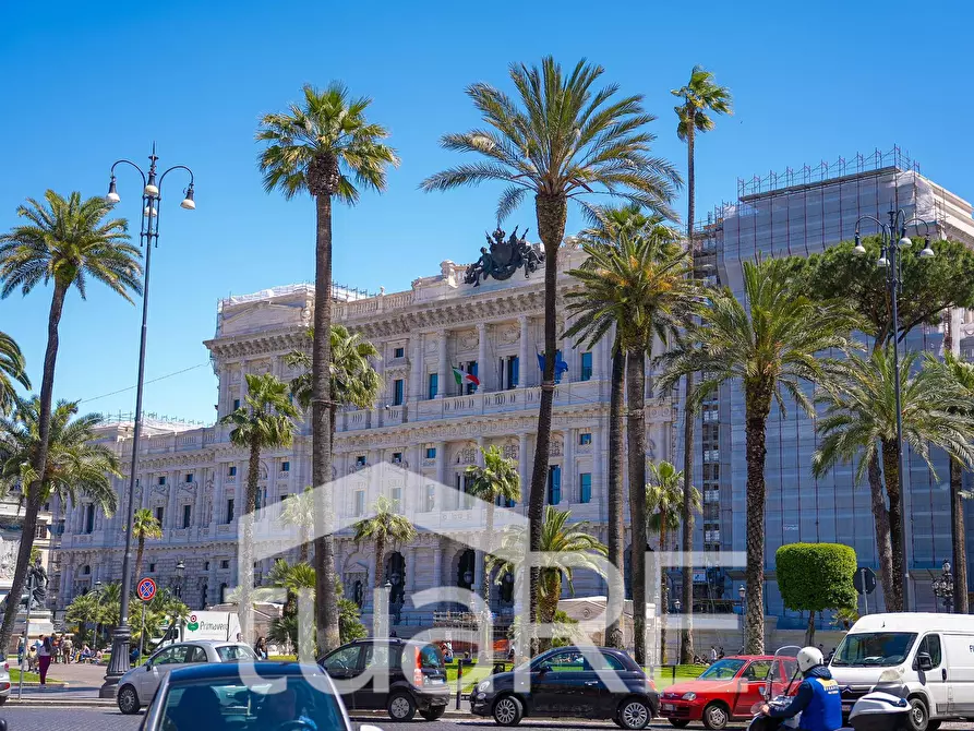 Immagine 19 di Appartamento in vendita  in Piazza Adriana a Roma