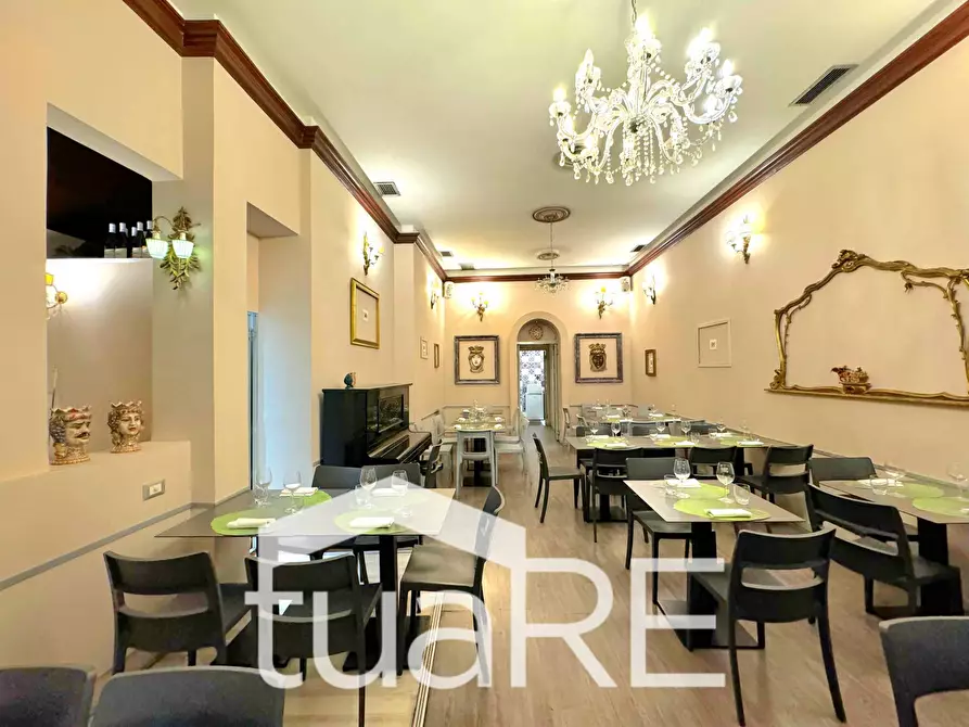 Immagine 8 di Negozio in vendita  in Via Di Ripetta a Roma