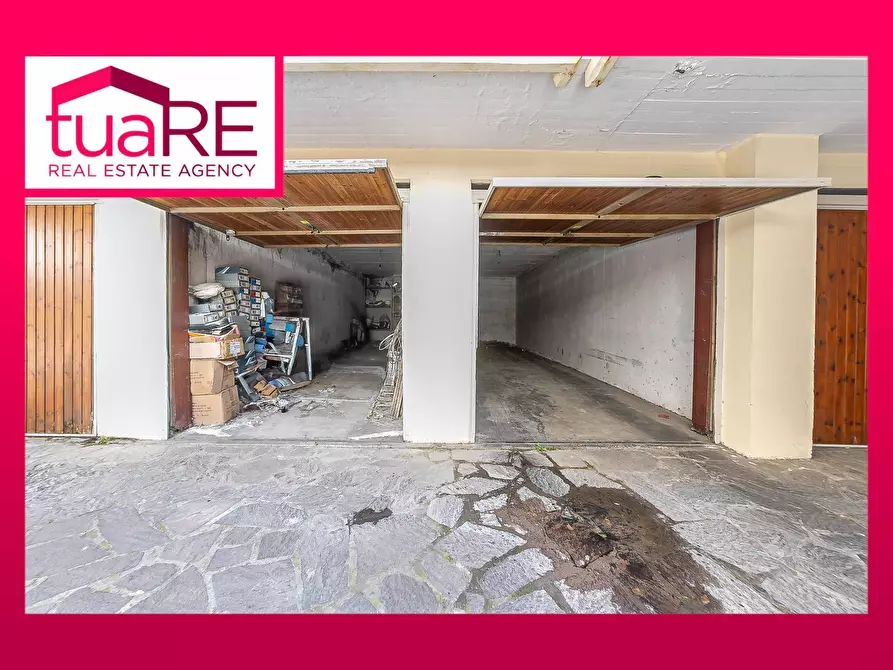 Immagine 1 di Box auto in vendita  in Via Saint Vincent a Roma