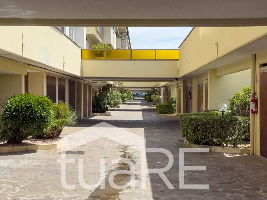 Immagine 6 di Box auto in vendita  in Via Saint Vincent a Roma