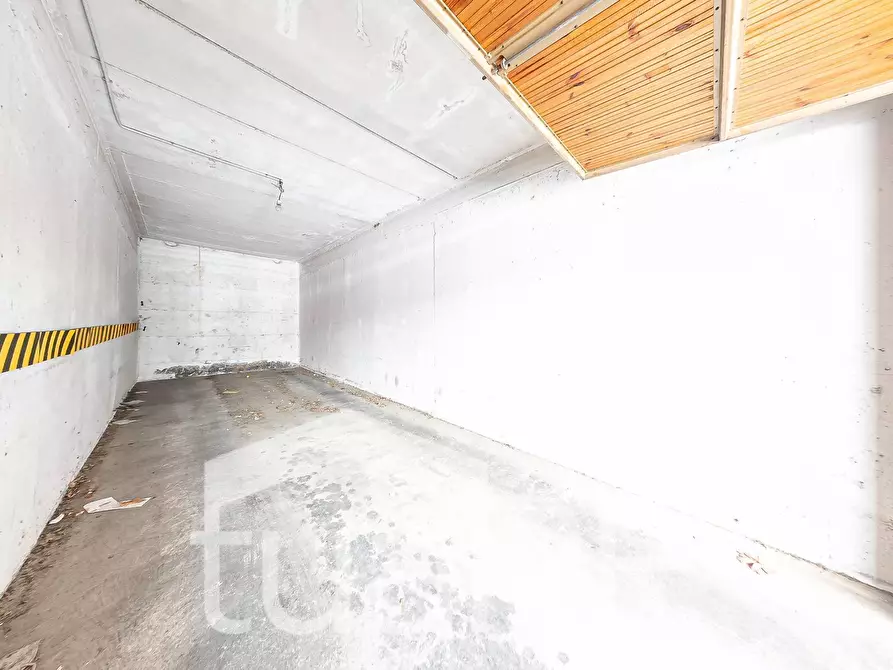 Immagine 7 di Box auto in vendita  in Via Saint Vincent a Roma