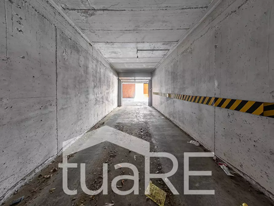 Immagine 8 di Box auto in vendita  in Via Saint Vincent a Roma