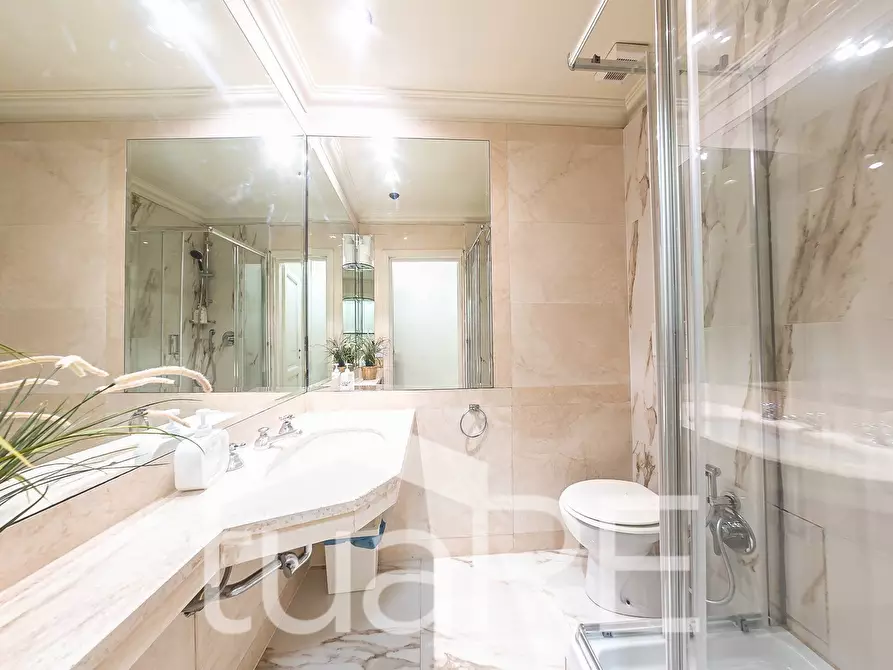 Immagine 4 di Appartamento in vendita  in Via Della Vetrina a Roma