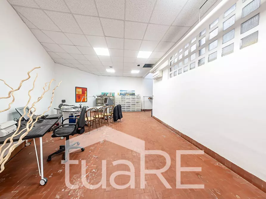 Immagine 14 di Negozio in vendita  in Via San Silverio a Roma