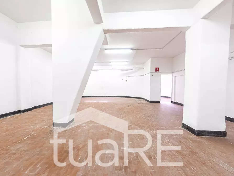 Immagine 23 di Negozio in vendita  in Via San Silverio a Roma