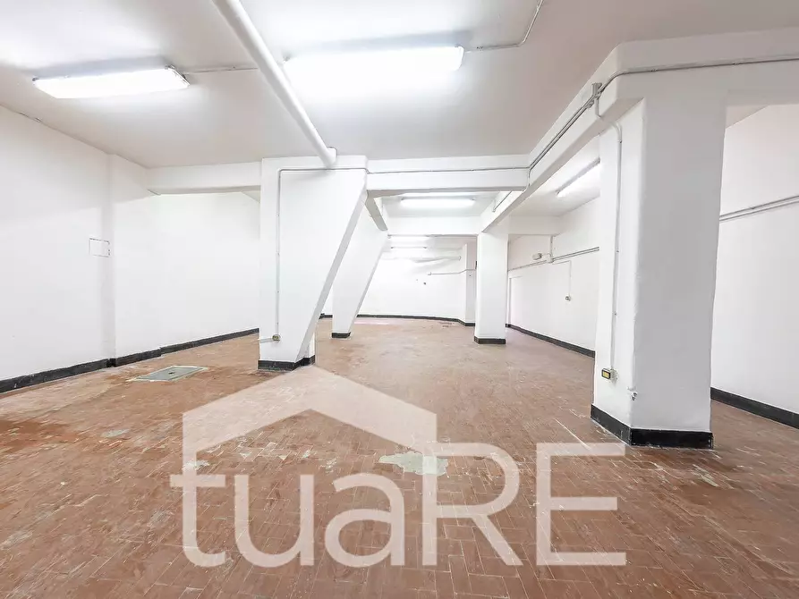 Immagine 25 di Negozio in vendita  in Via San Silverio a Roma