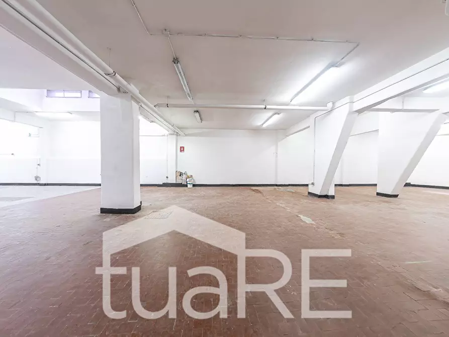 Immagine 26 di Negozio in vendita  in Via San Silverio a Roma