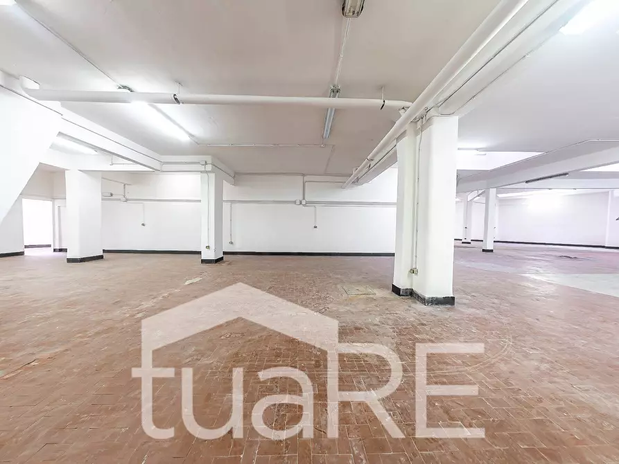 Immagine 27 di Negozio in vendita  in Via San Silverio a Roma