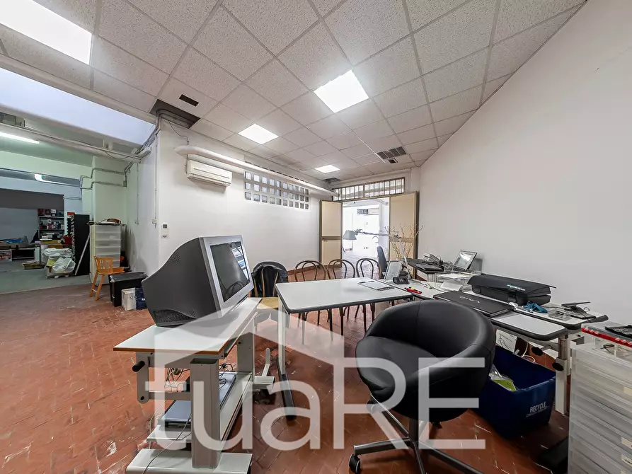 Immagine 32 di Negozio in vendita  in Via San Silverio a Roma