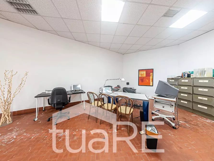 Immagine 33 di Negozio in vendita  in Via San Silverio a Roma