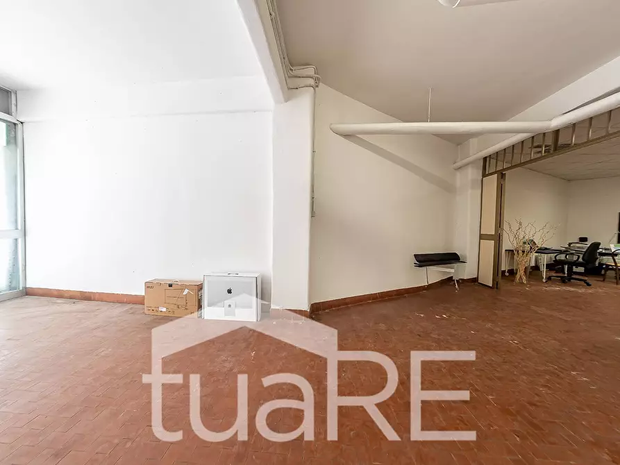 Immagine 35 di Negozio in vendita  in Via San Silverio a Roma