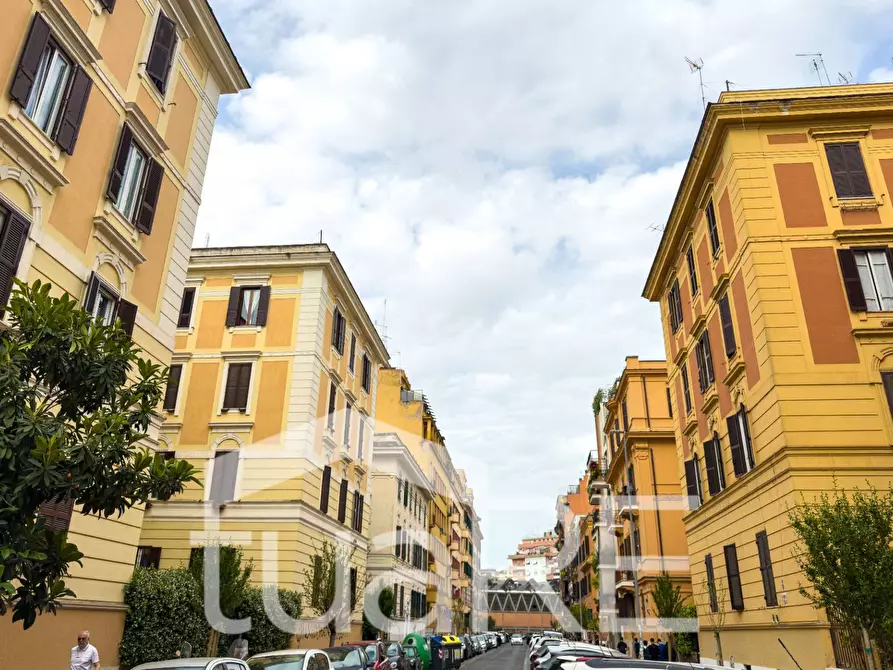 Immagine 4 di Appartamento in vendita  in Via Premuda a Roma