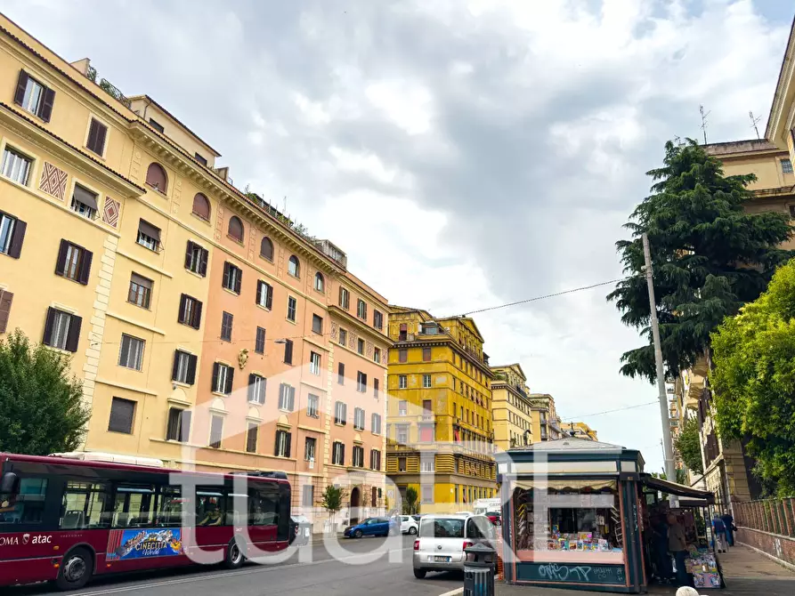 Immagine 5 di Appartamento in vendita  in Via Premuda a Roma