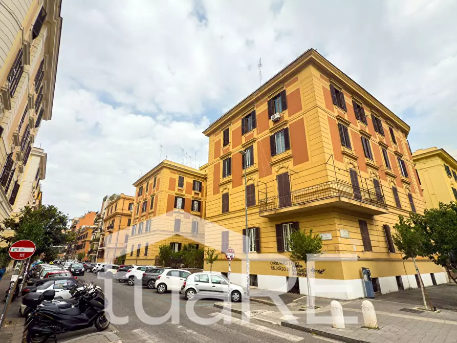 Immagine 9 di Appartamento in vendita  in Via Premuda a Roma