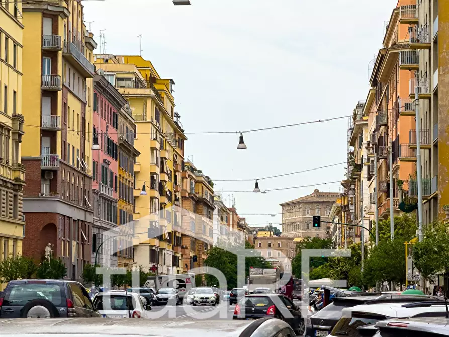Immagine 12 di Appartamento in vendita  in Via Premuda a Roma
