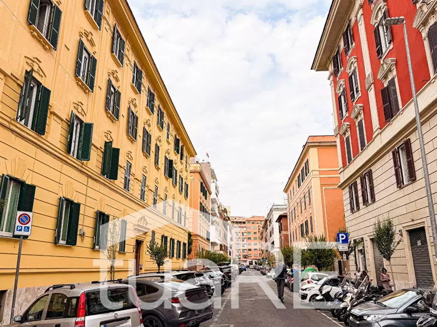 Immagine 14 di Appartamento in vendita  in Via Premuda a Roma