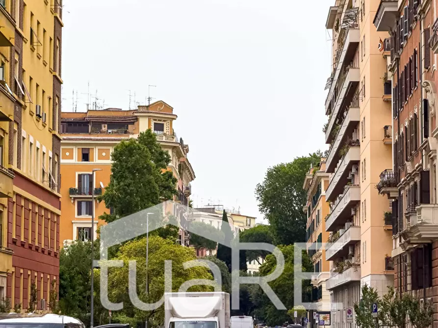 Immagine 15 di Appartamento in vendita  in Via Premuda a Roma