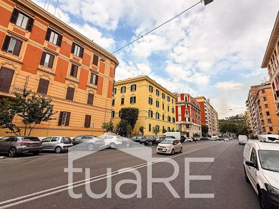 Immagine 21 di Appartamento in vendita  in Via Premuda a Roma
