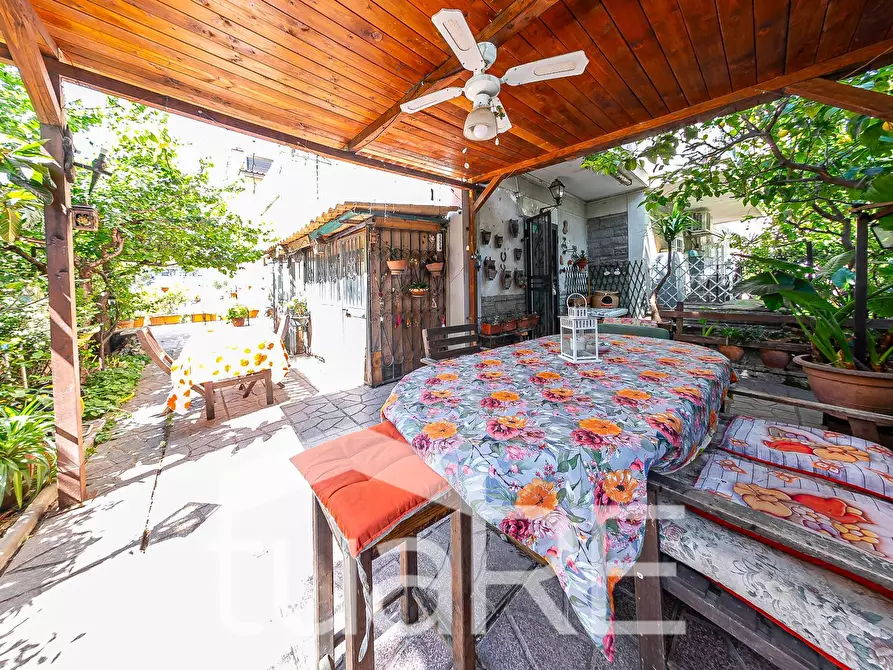 Immagine 3 di Appartamento in vendita  in Via Di San Pantaleo Campano a Roma