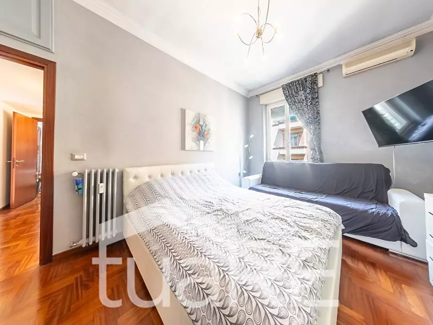 Immagine 5 di Appartamento in vendita  in Via Durazzo a Roma