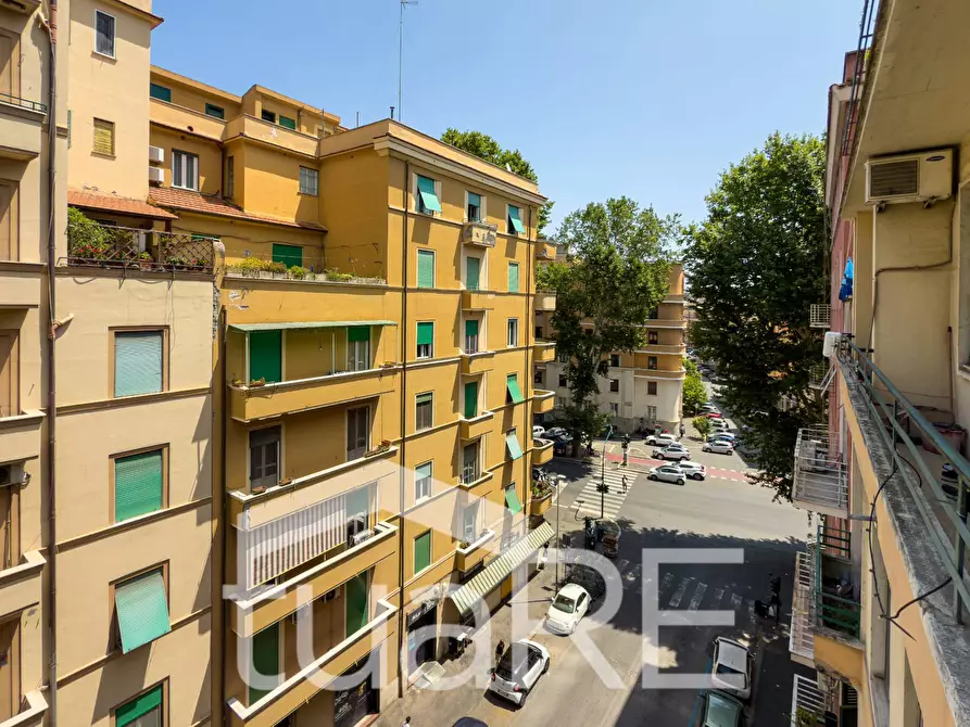 Immagine 12 di Appartamento in vendita  in Via Durazzo a Roma