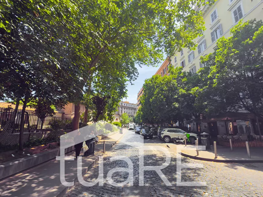 Immagine 13 di Negozio in vendita  in Piazza Di San Cosimato a Roma