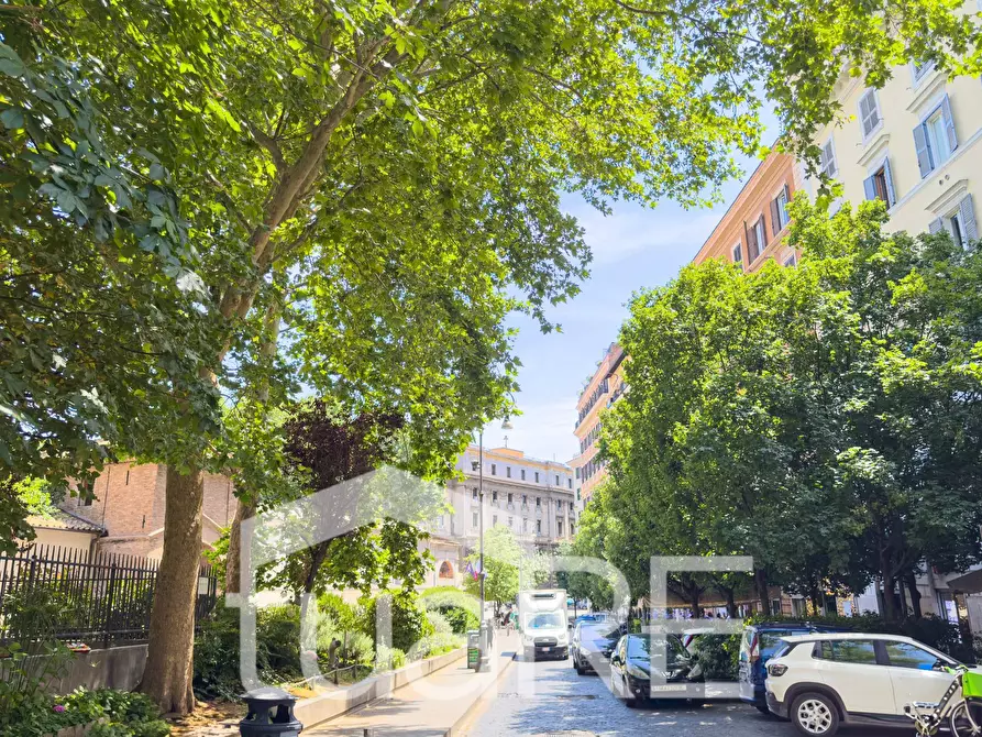Immagine 15 di Negozio in vendita  in Piazza Di San Cosimato a Roma