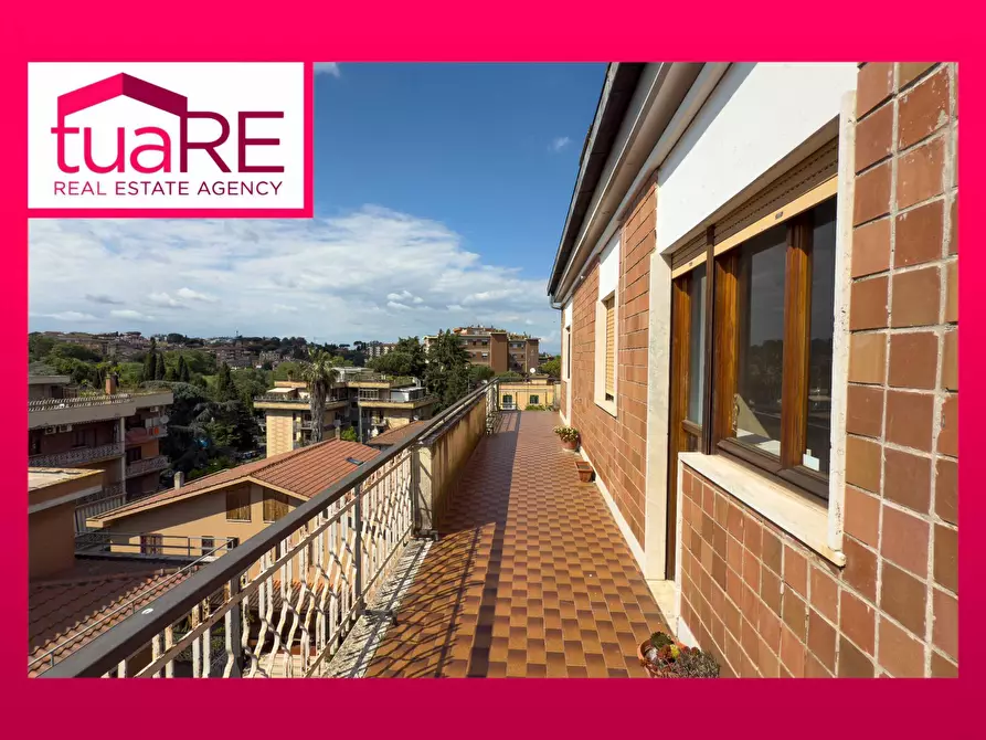 Immagine 1 di Attico in vendita  in Via Della Tenuta Di Sant'agata a Roma