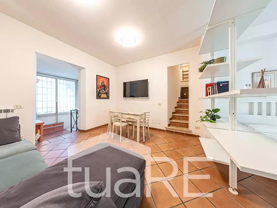 Immagine 4 di Appartamento in vendita  in Via Degli Orti Della Farnesina a Roma