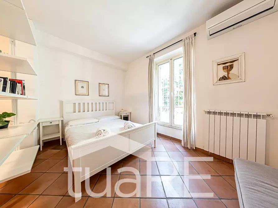 Immagine 7 di Appartamento in vendita  in Via Degli Orti Della Farnesina a Roma