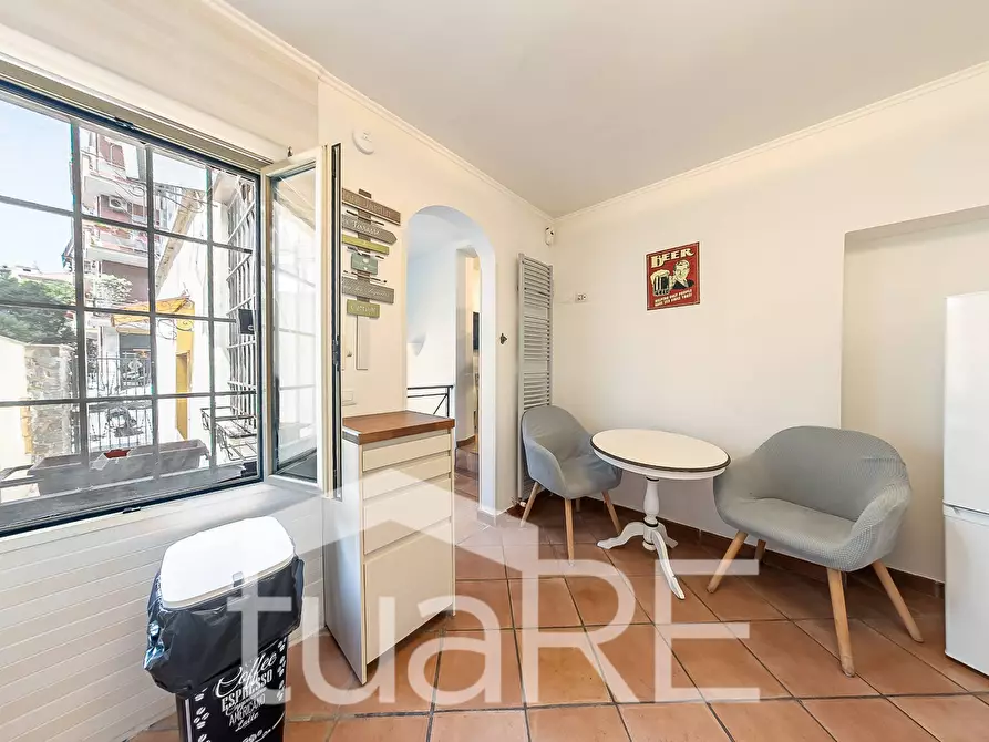 Immagine 10 di Appartamento in vendita  in Via Degli Orti Della Farnesina a Roma