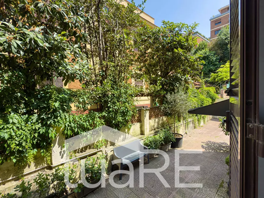 Immagine 11 di Appartamento in vendita  in Via Degli Orti Della Farnesina a Roma