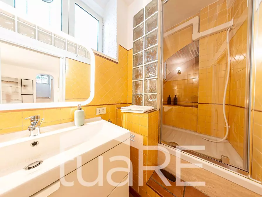 Immagine 15 di Appartamento in vendita  in Via Degli Orti Della Farnesina a Roma