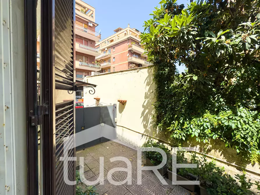 Immagine 18 di Appartamento in vendita  in Via Degli Orti Della Farnesina a Roma