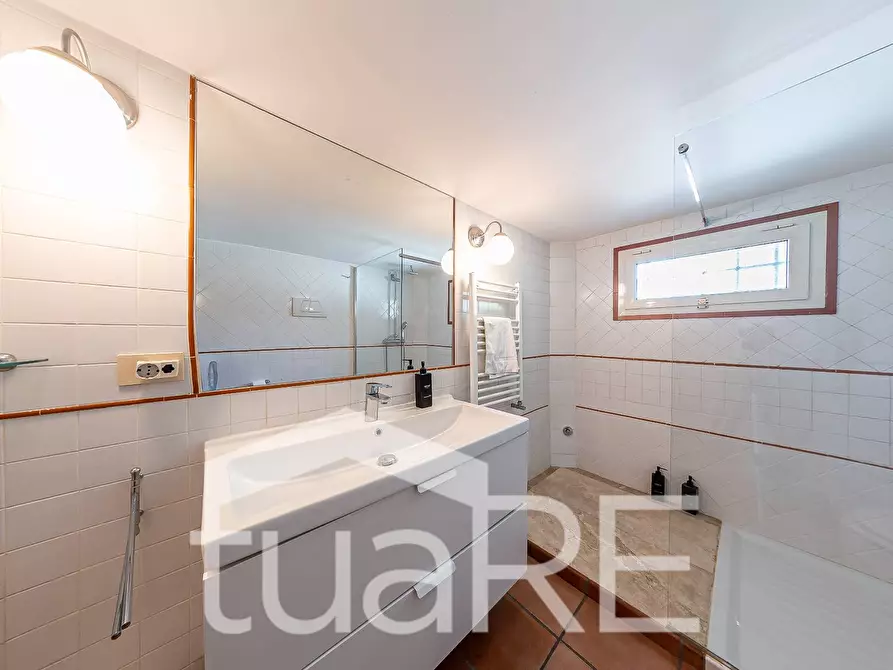 Immagine 20 di Appartamento in vendita  in Via Degli Orti Della Farnesina a Roma