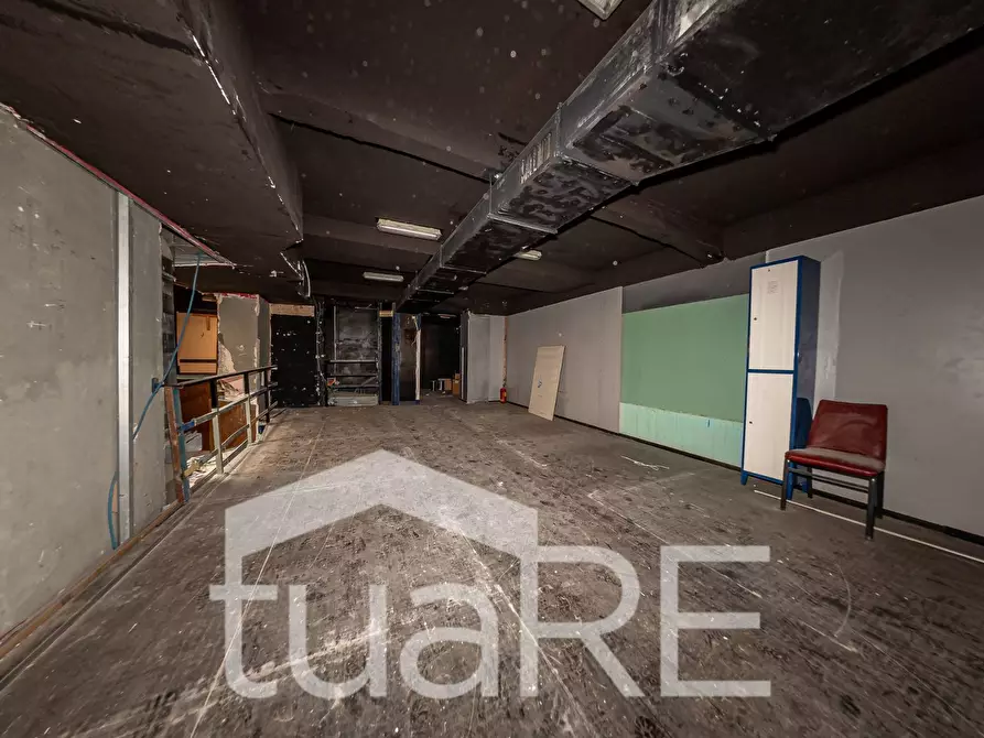 Immagine 10 di Negozio in vendita  in Via Labicana a Roma