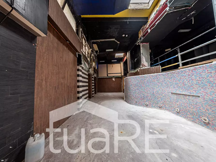 Immagine 17 di Negozio in vendita  in Via Labicana a Roma