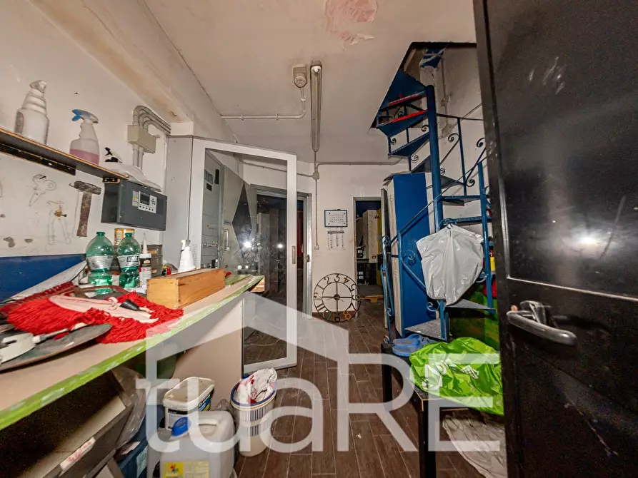 Immagine 19 di Negozio in vendita  in Via Labicana a Roma
