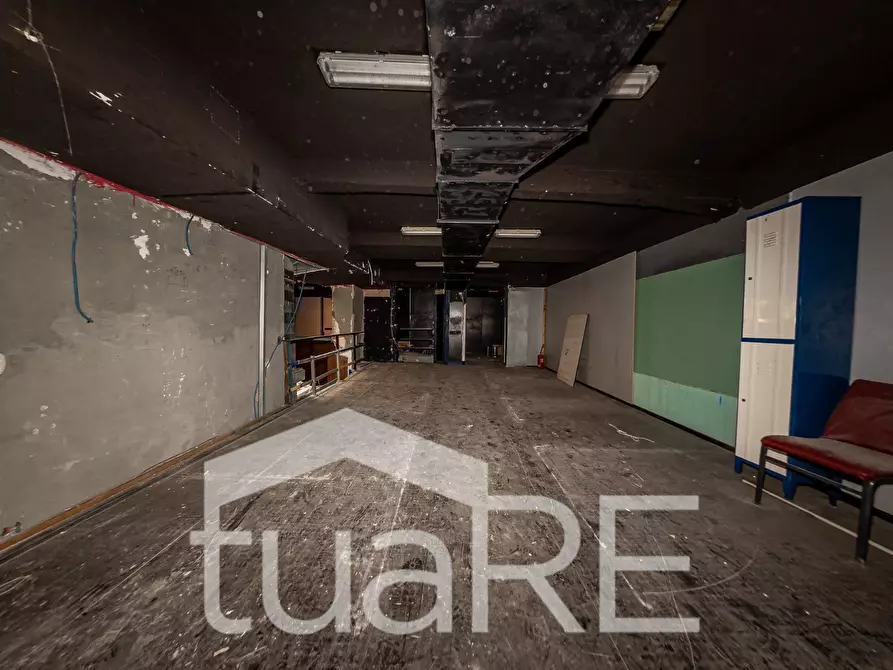 Immagine 24 di Negozio in vendita  in Via Labicana a Roma