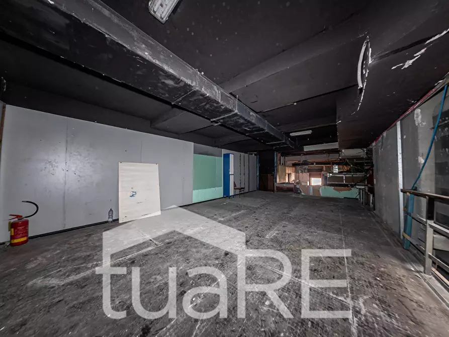 Immagine 25 di Negozio in vendita  in Via Labicana a Roma