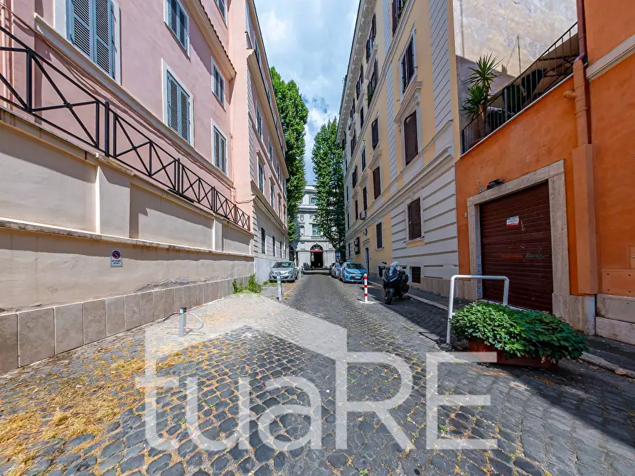 Immagine 26 di Negozio in vendita  in Via Labicana a Roma