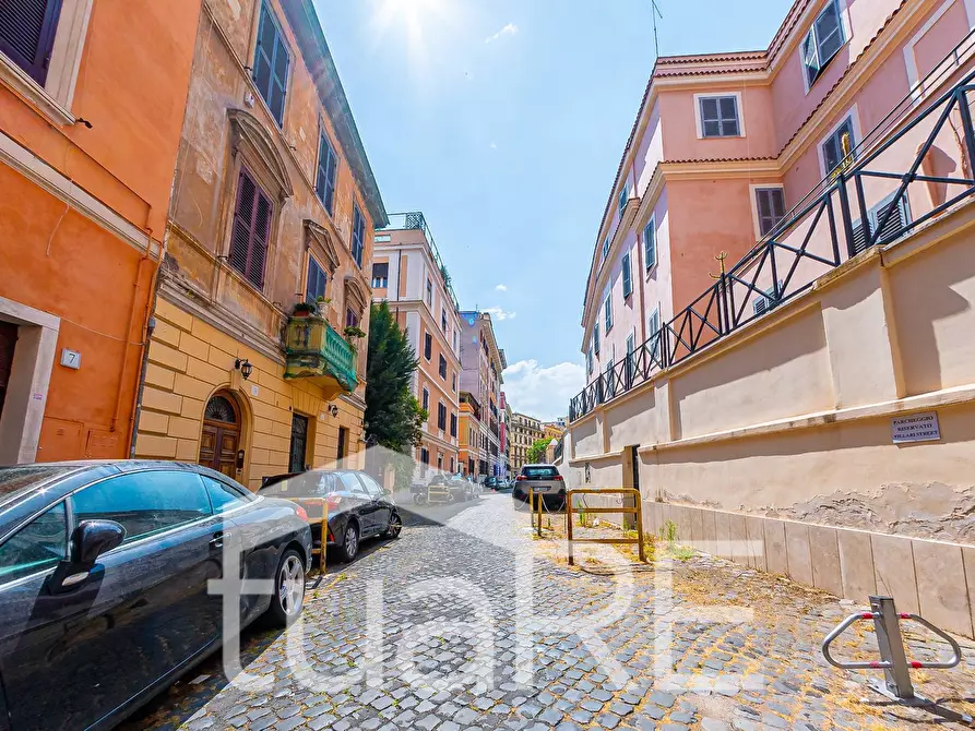 Immagine 27 di Negozio in vendita  in Via Labicana a Roma