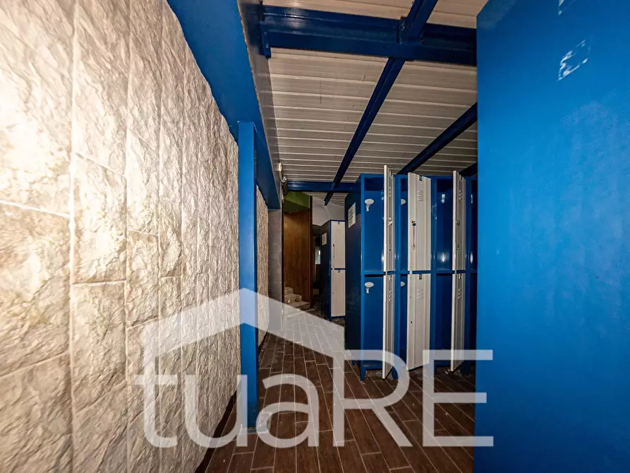 Immagine 28 di Negozio in vendita  in Via Labicana a Roma