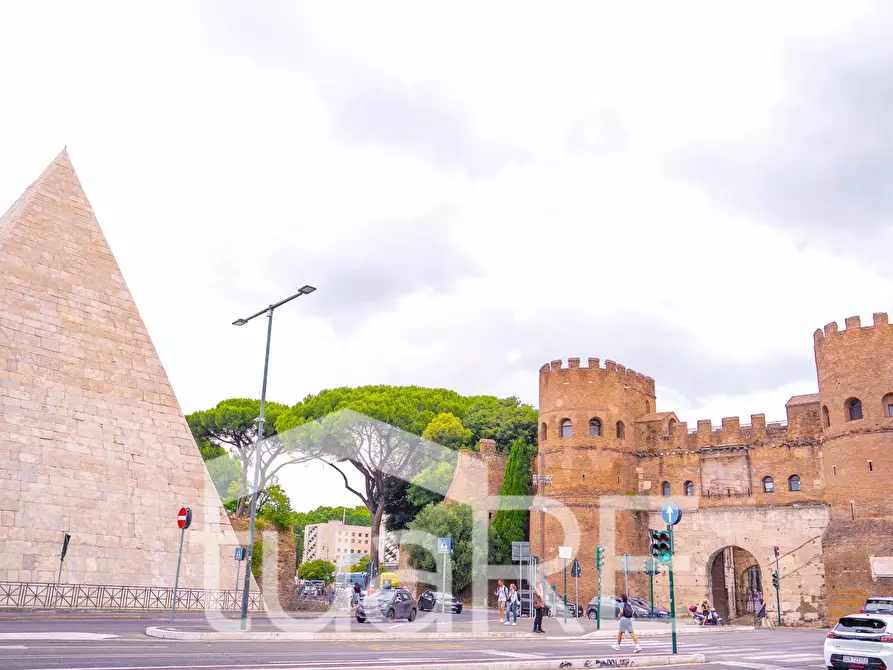 Immagine 13 di Appartamento in vendita  in Via Marmorata a Roma