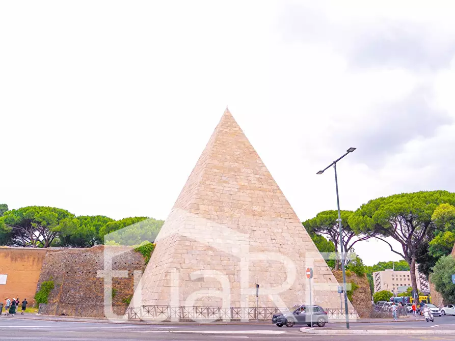 Immagine 21 di Appartamento in vendita  in Via Marmorata a Roma