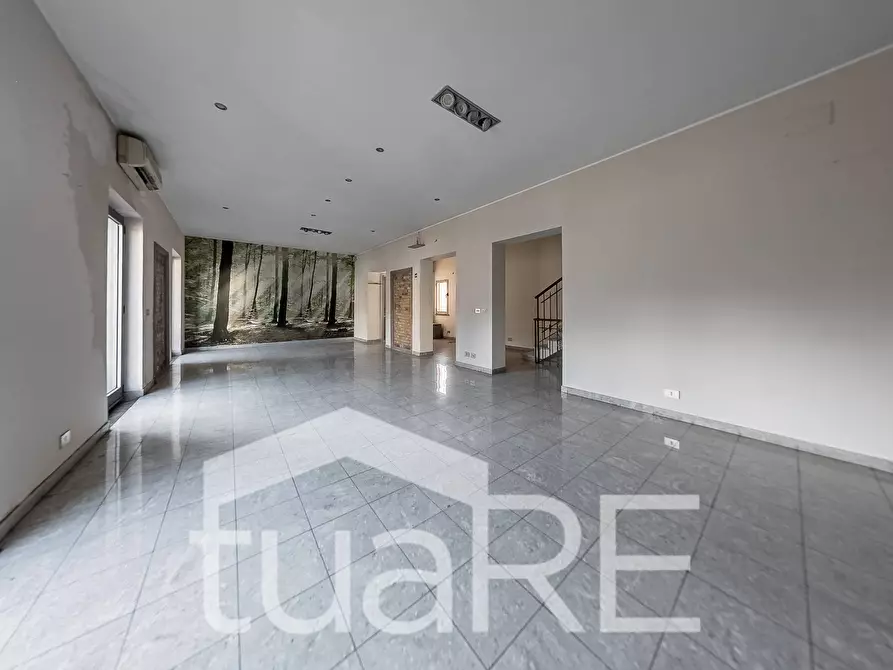 Immagine 12 di Palazzo in vendita  in Corso Di Francia a Roma